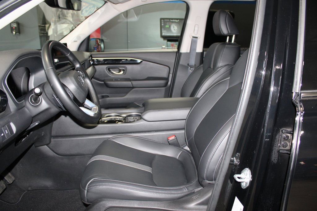 Used 2023 Honda Pilot Touring image 13