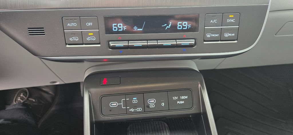 Used 2024 Hyundai Kona Limited AWD/4WD image 12