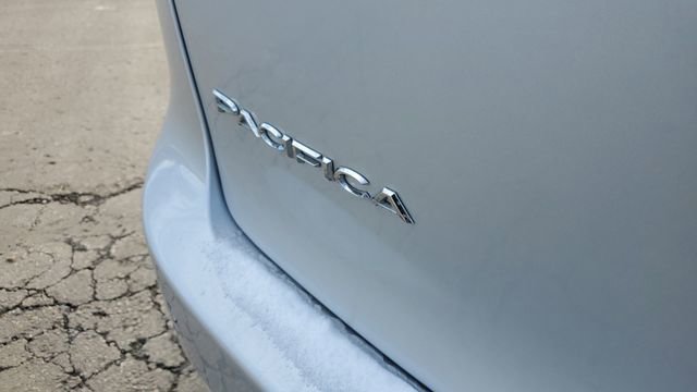 Certified 2024 Chrysler Pacifica Touring-L image 30