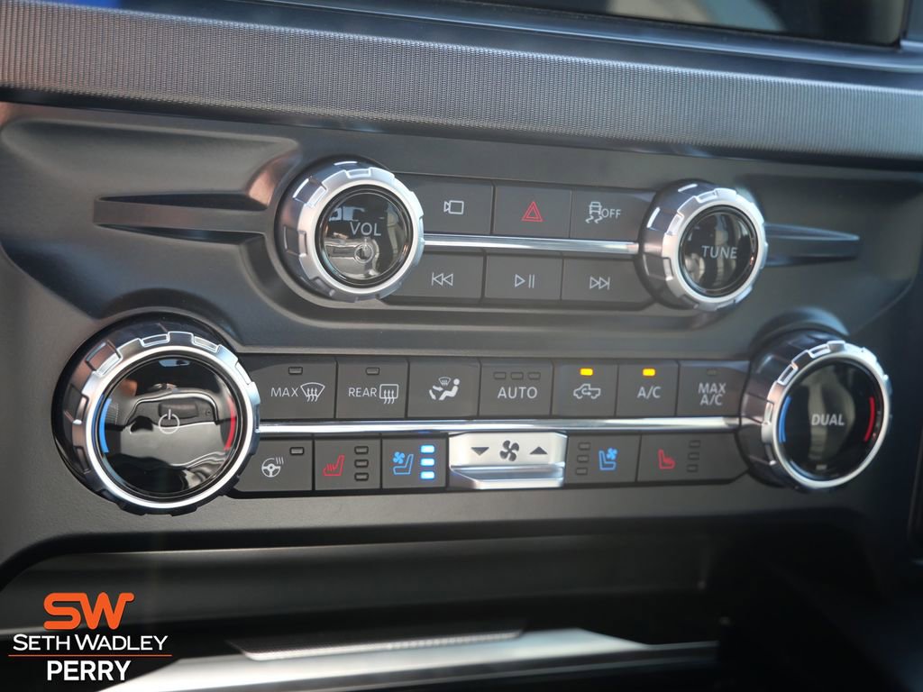 Used 2026 Ford F450 Platinum w/ FX4 Off-Road Package image 24