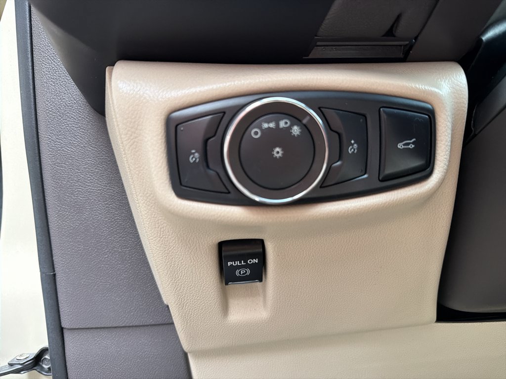 Used 2016 Lincoln MKX Select w/ Select Plus Package AWD/4WD image 22