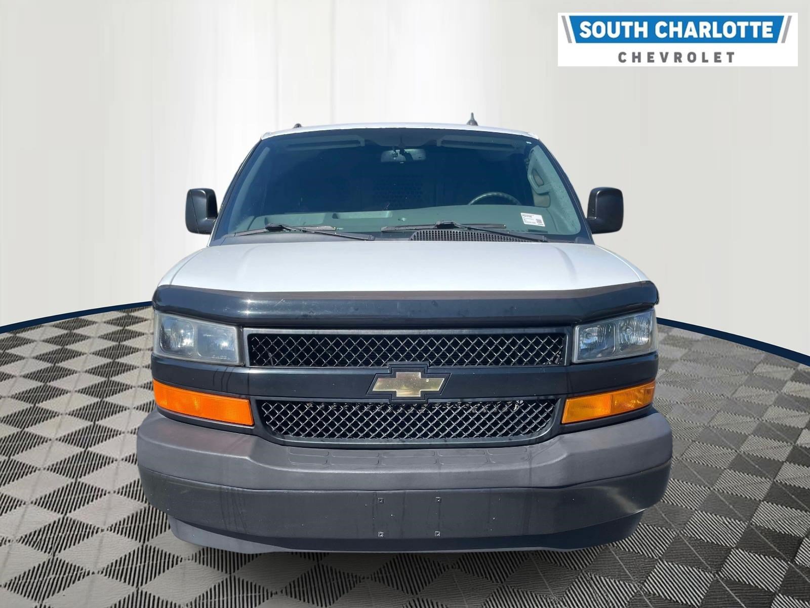 Used 2020 Chevrolet Express 2500 w/ Driver Convenience Package RWD image 2