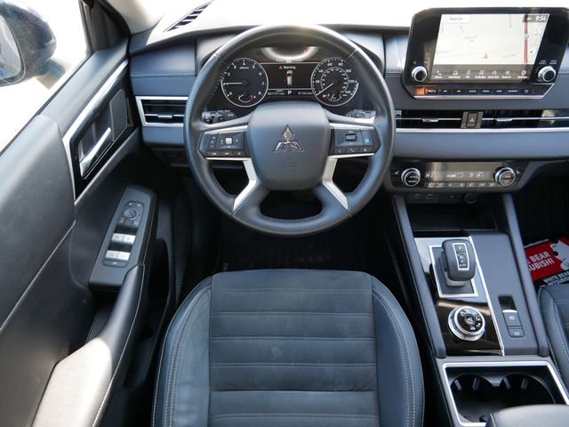 Used 2022 Mitsubishi Outlander SE image 13