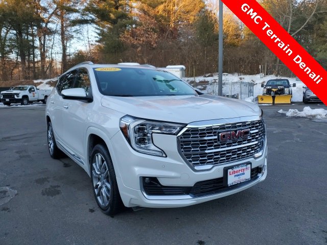 Used 2022 GMC Terrain Denali image 1
