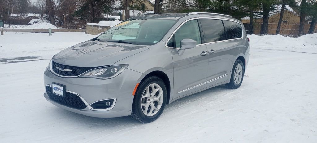Used 2018 Chrysler Pacifica Touring-L Plus w/ Tire & Wheel Group image 3