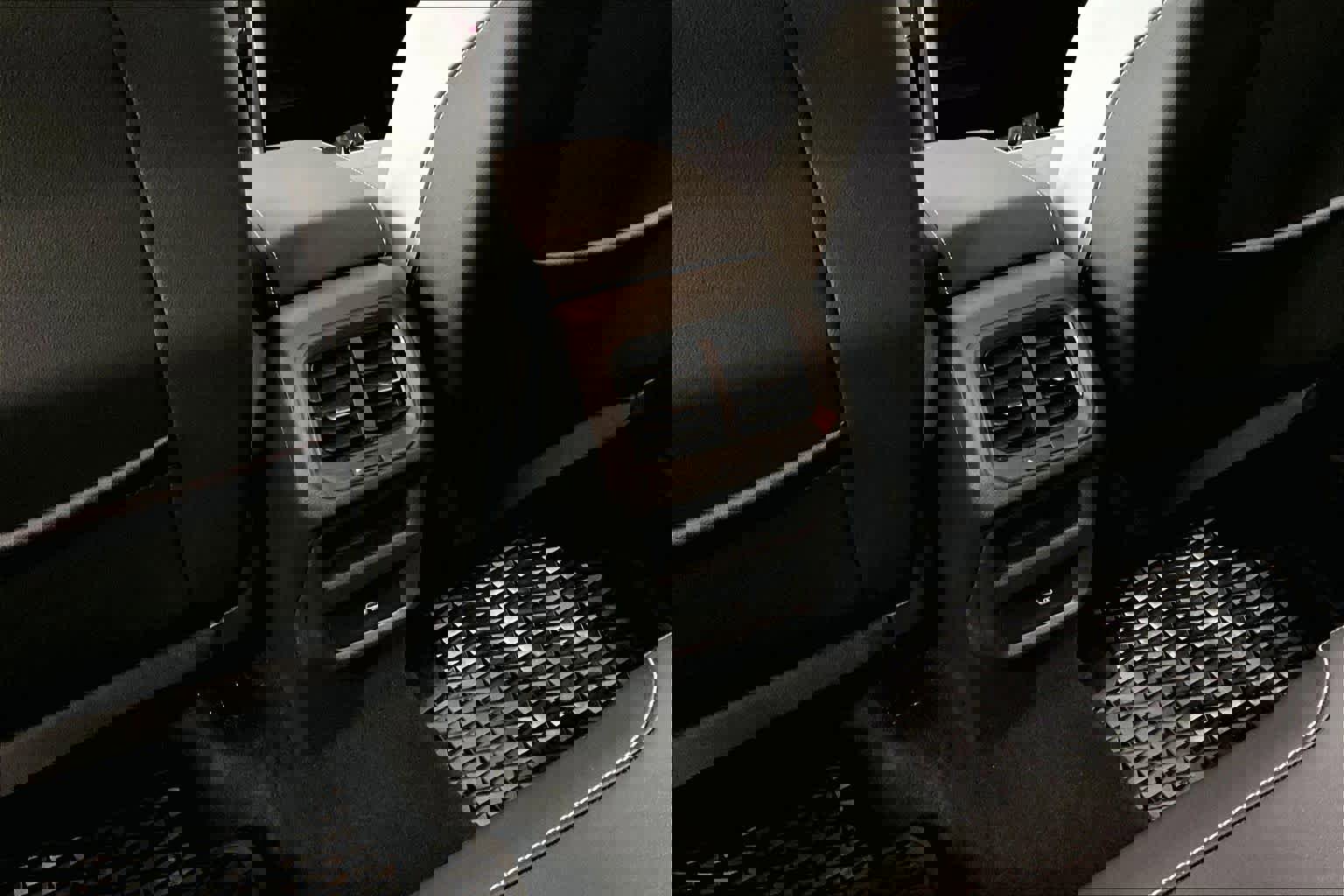 Used 2025 Volkswagen Taos SE image 36