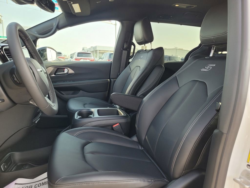 New 2026 Chrysler Pacifica Select w/ S Appearance Package image 11