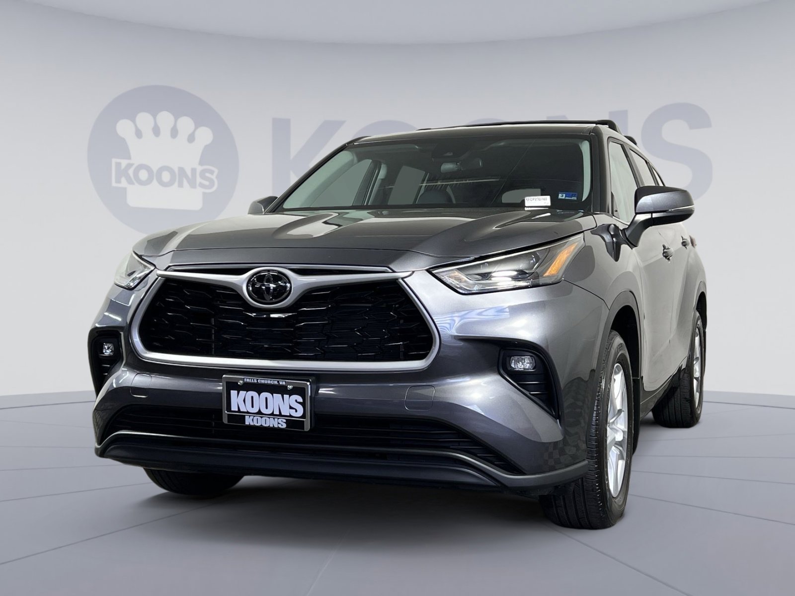 Used 2023 Toyota Highlander LE image 1