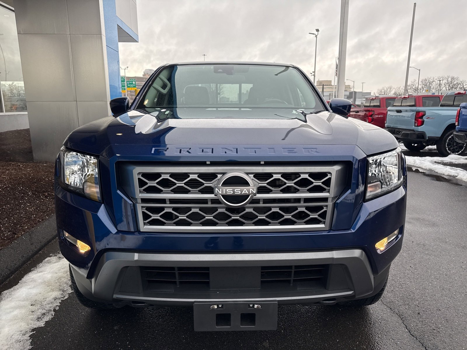 Used 2022 Nissan Frontier SV image 3