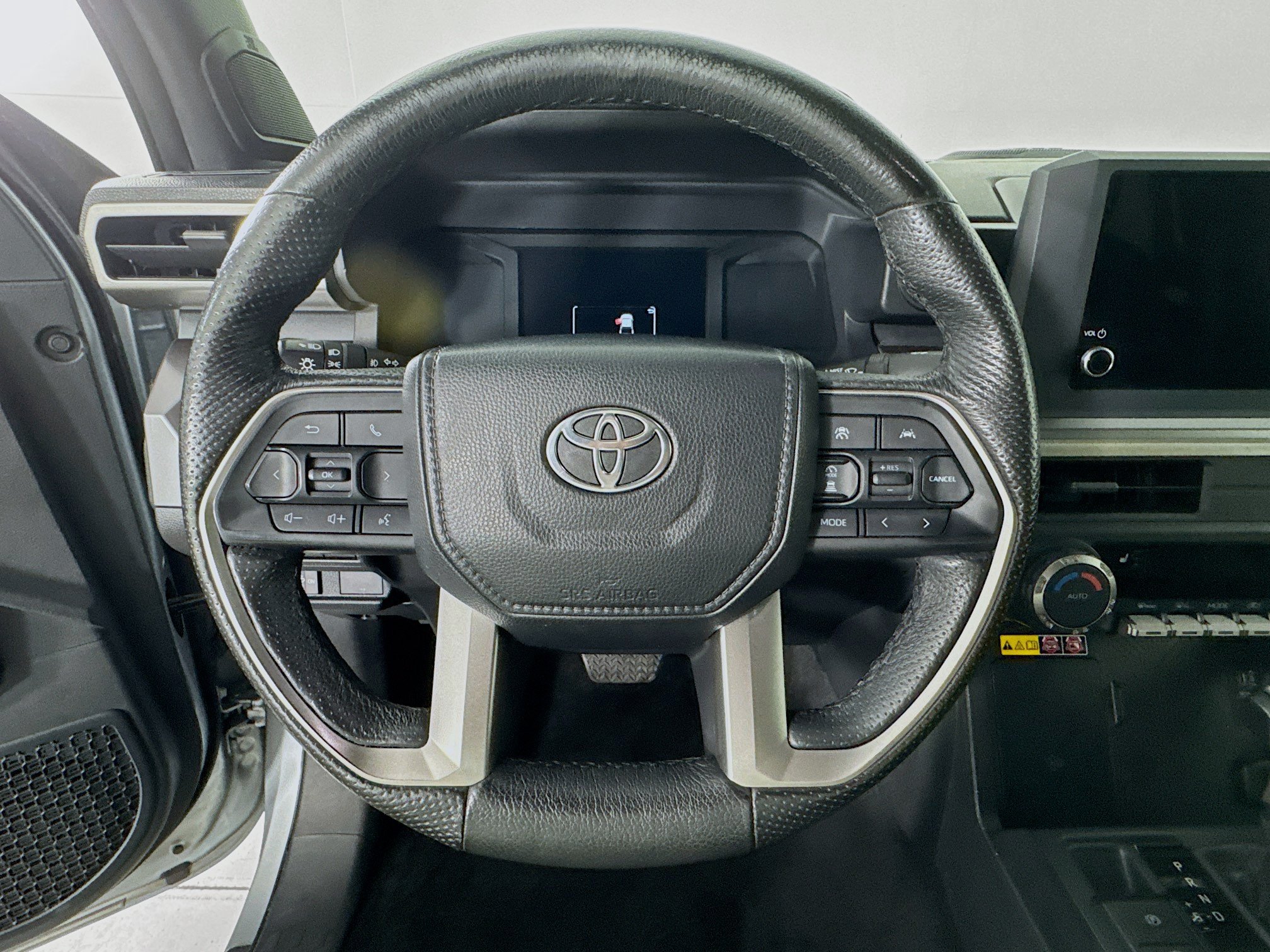 Certified 2024 Toyota Tacoma SR5 AWD/4WD image 11