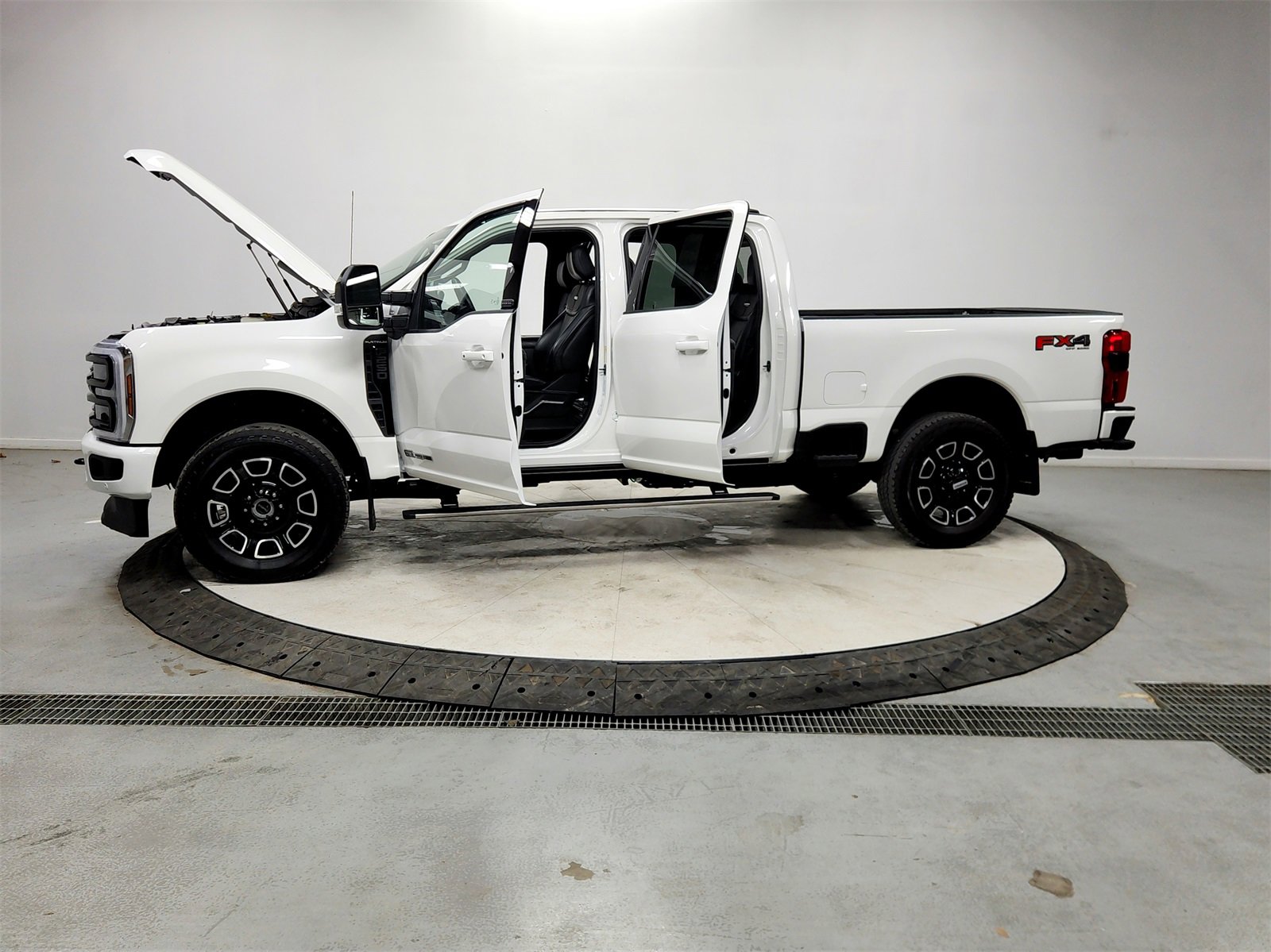 Used 2025 Ford F250 Platinum image 12