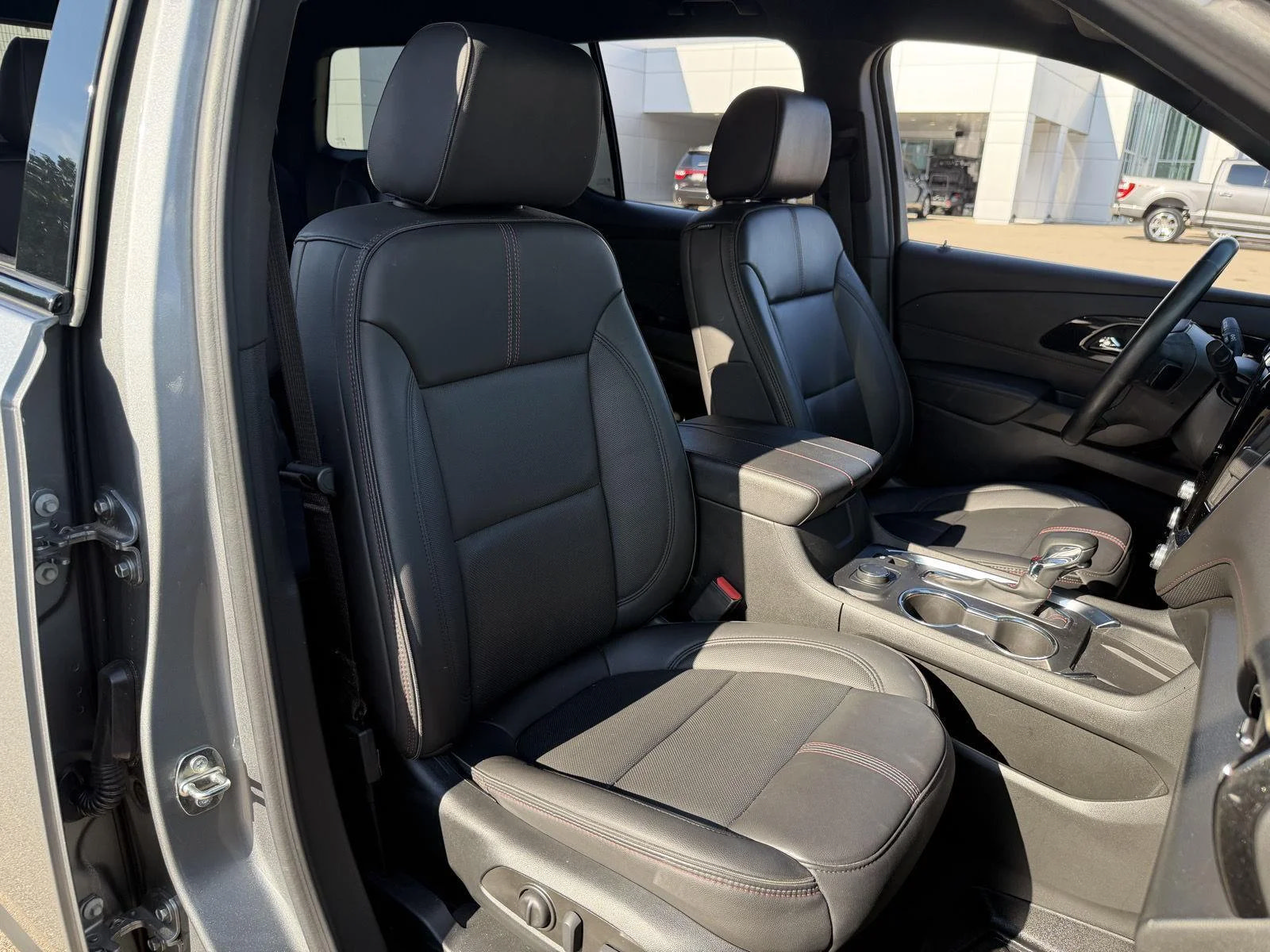 Used 2023 Chevrolet Traverse RS AWD/4WD image 21