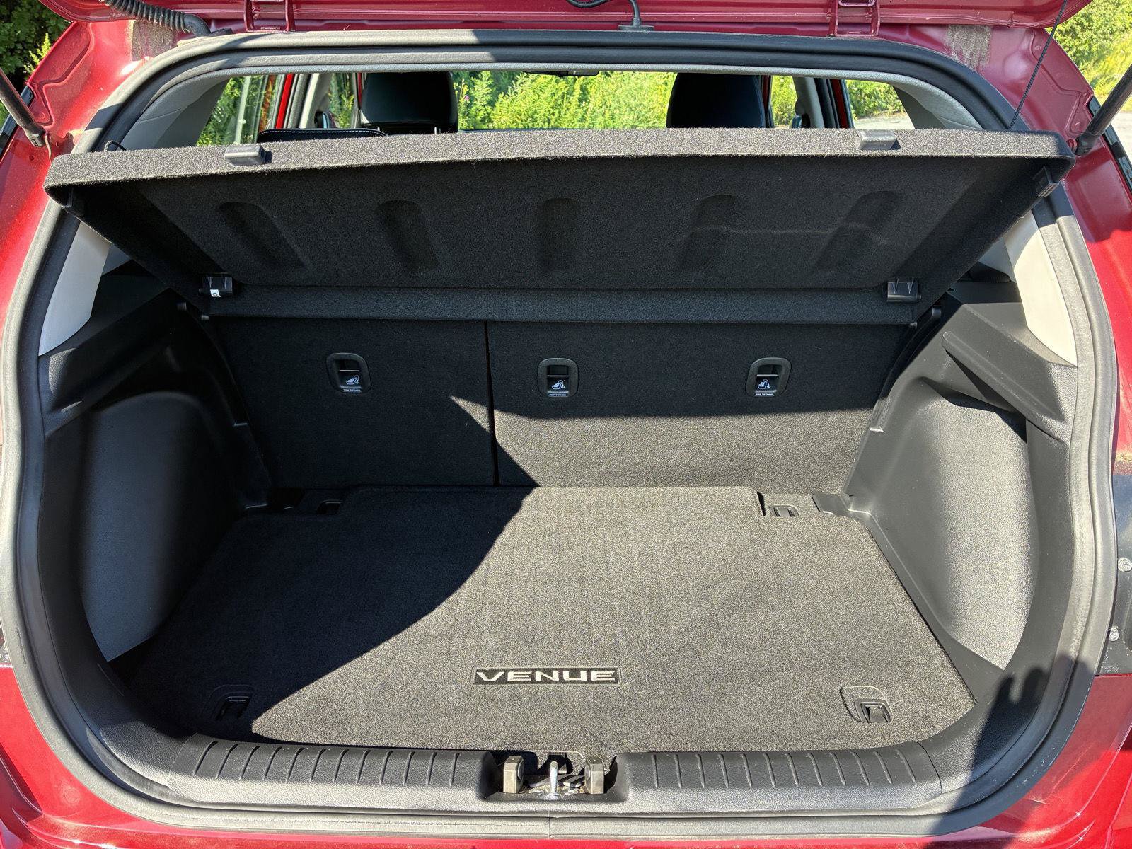Used 2023 Hyundai Venue Limited w/ Cargo Package FWD image 9