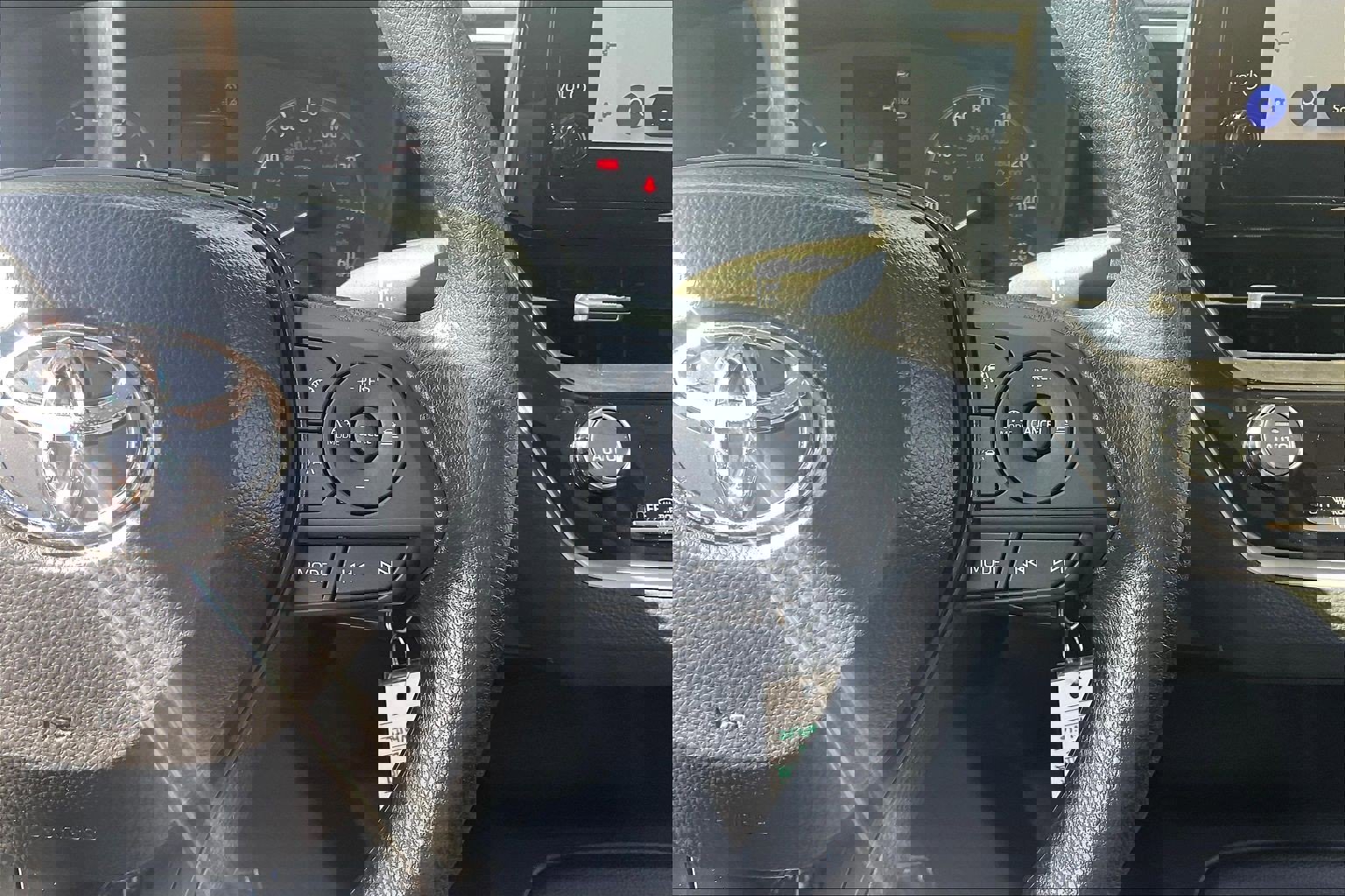 Used 2025 Toyota Corolla LE image 24