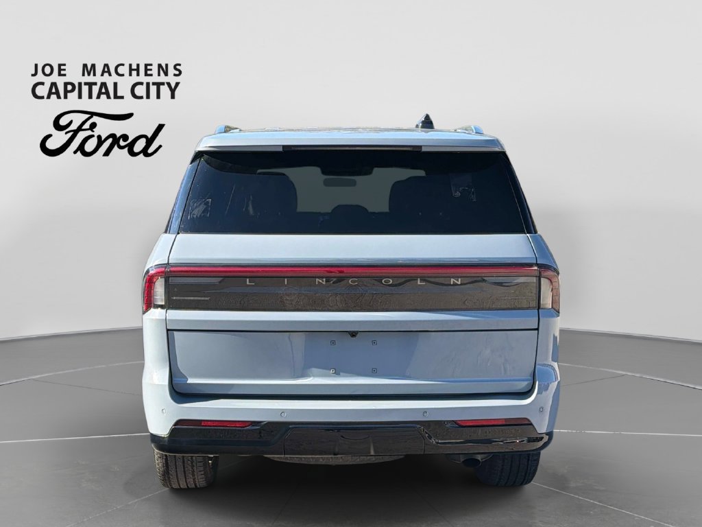Used 2025 Lincoln Navigator Reserve AWD/4WD image 7