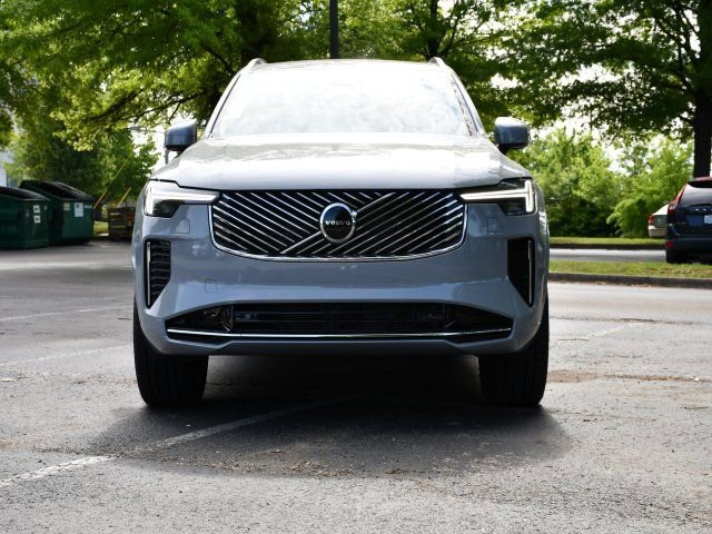 Used 2025 Volvo XC90 B6 Core w/ Protection Package Premier AWD/4WD image 2
