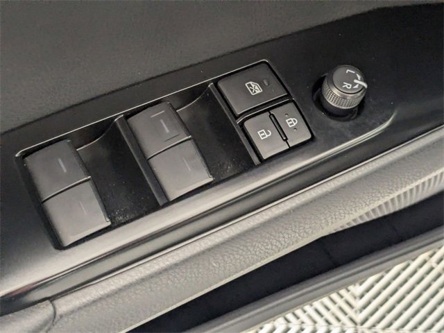 Used 2025 Toyota Camry SE image 11