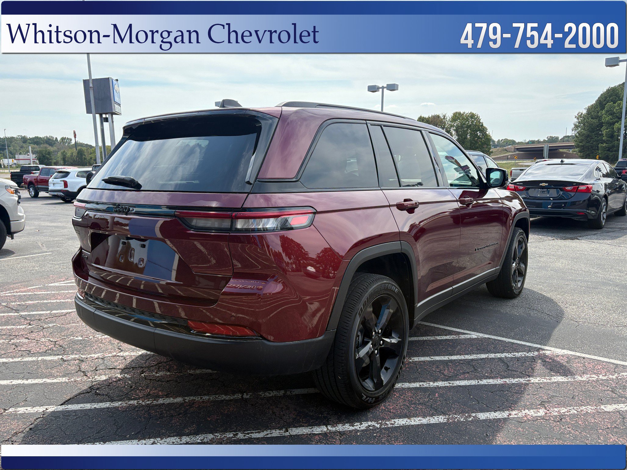 Used 2025 Jeep Grand Cherokee Altitude AWD/4WD image 5