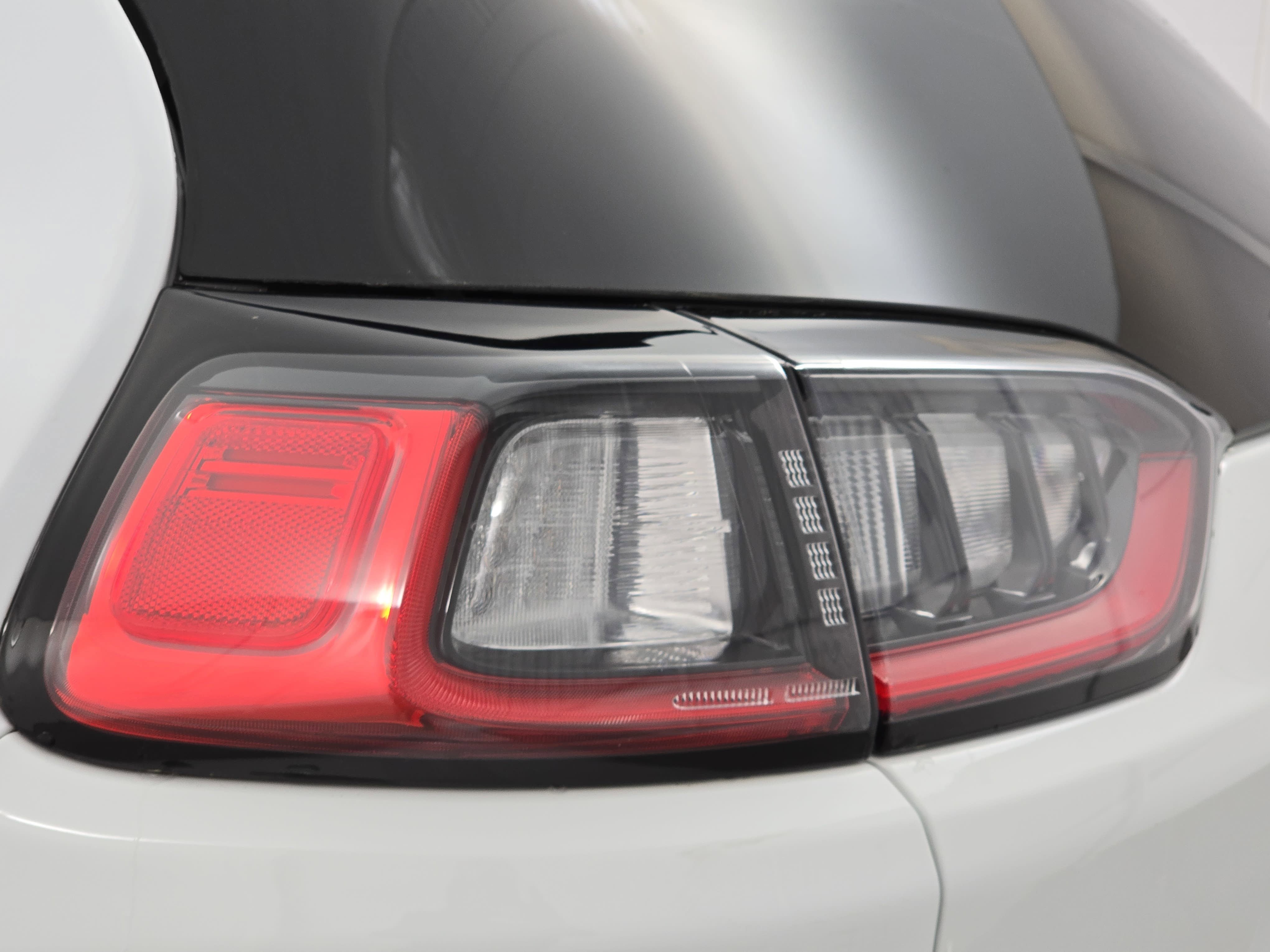 Used 2021 Jeep Cherokee Latitude Plus image 32