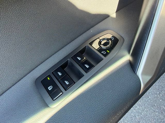 Used 2023 BMW iX xDrive50 w/ Premium Package AWD/4WD image 23