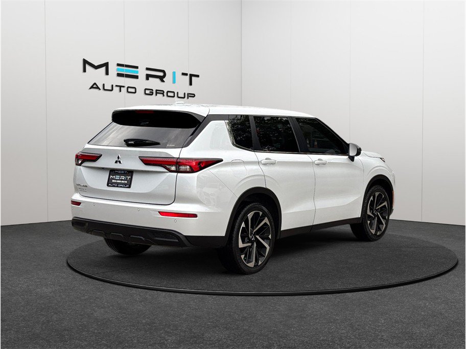 Used 2022 Mitsubishi Outlander ES AWD/4WD image 9