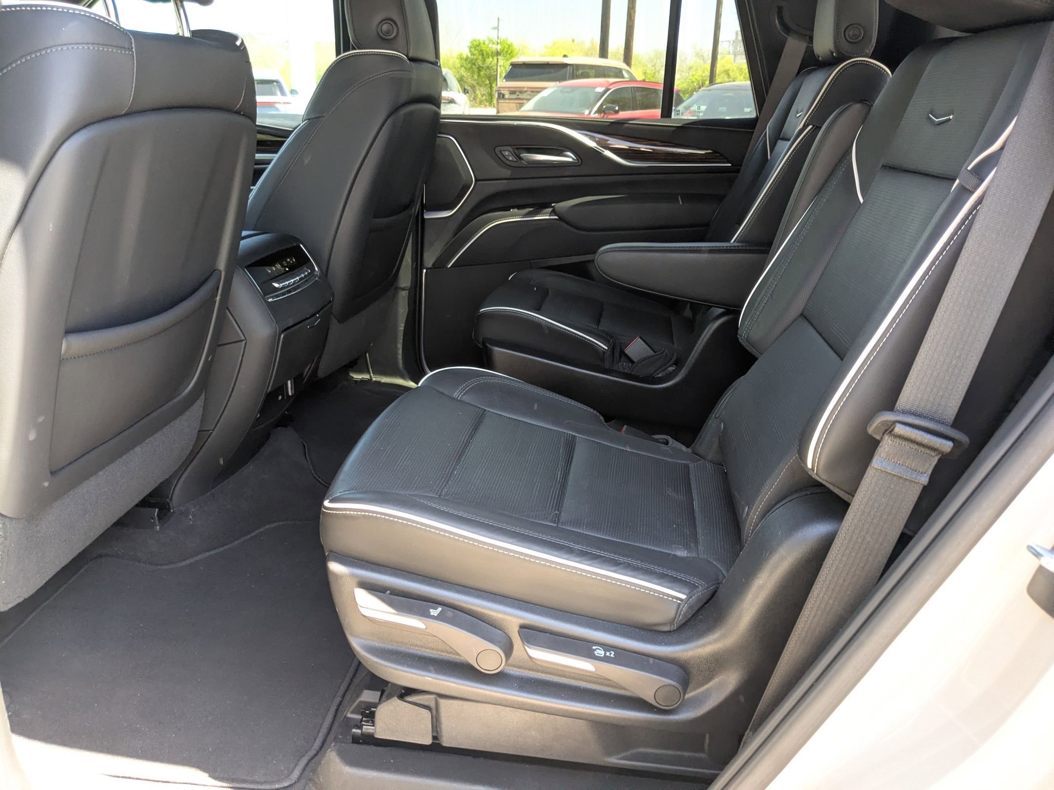 Used 2023 Cadillac Escalade Premium Luxury image 20