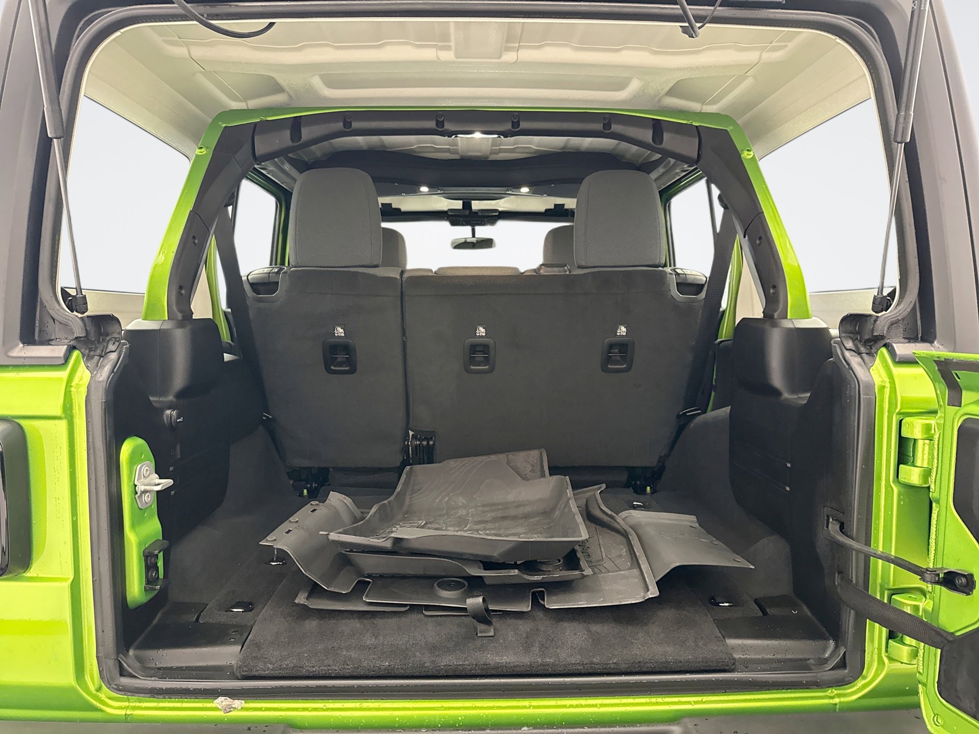 Used 2025 Jeep Wrangler Sport image 18