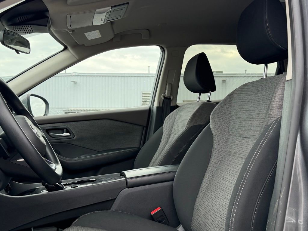 Used 2023 Nissan Rogue SV image 12