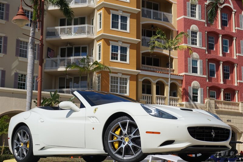 Used 2014 Ferrari California RWD image 1