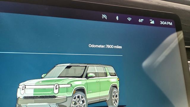 Used 2025 Rivian R1S Adventure image 49