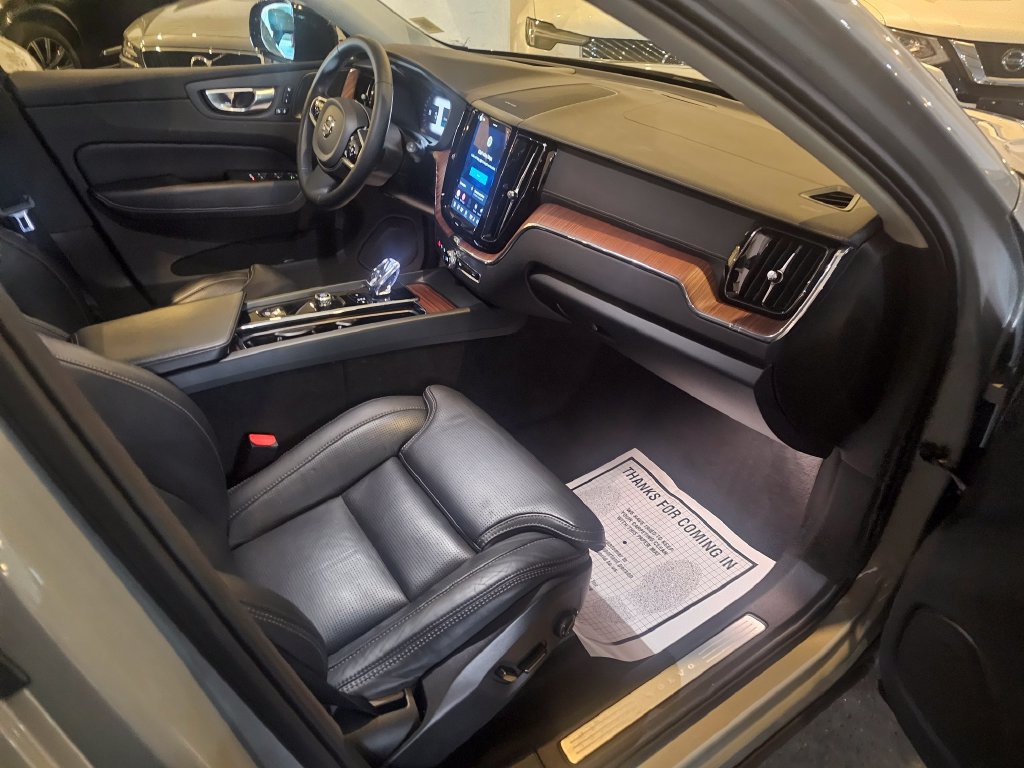 Certified 2024 Volvo XC60 B5 Ultimate w/ Climate Package AWD/4WD image 10