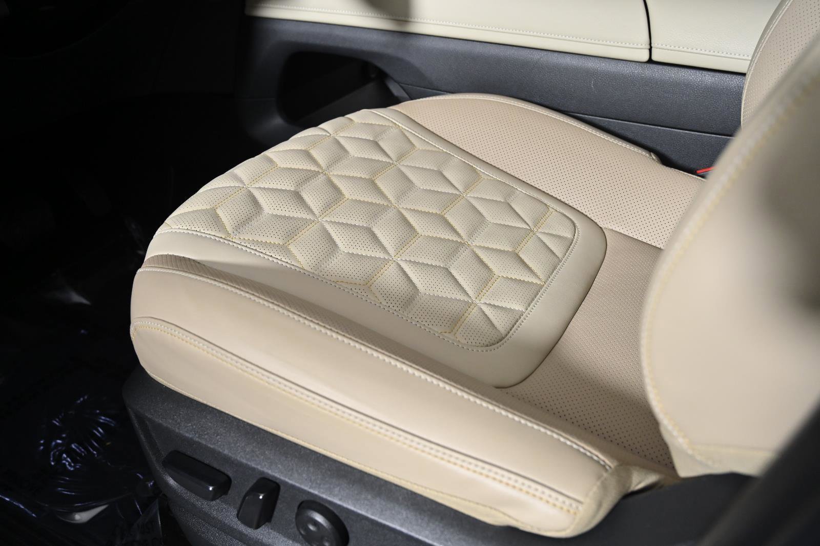 Used 2025 Nissan Armada Platinum image 27