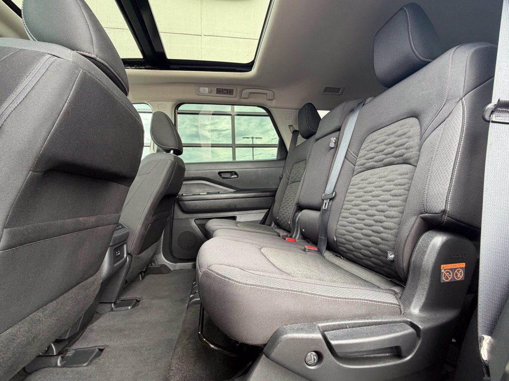 Used 2024 Nissan Pathfinder SV AWD/4WD image 24