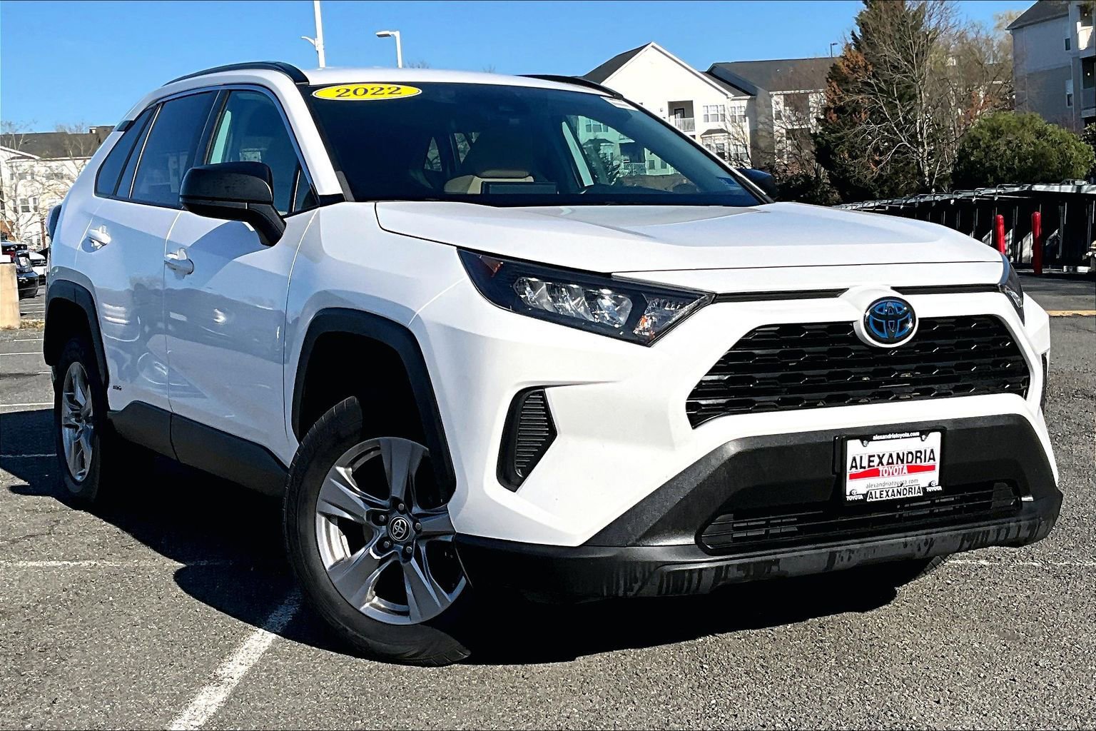 Used 2022 Toyota RAV4 LE image 2