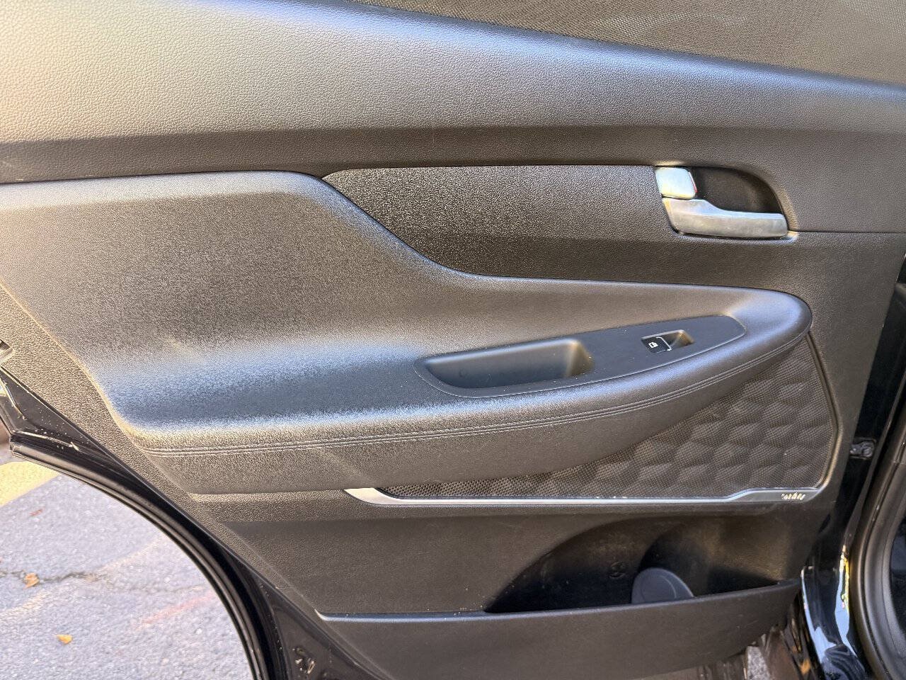 Used 2019 Hyundai Santa Fe SEL FWD image 9