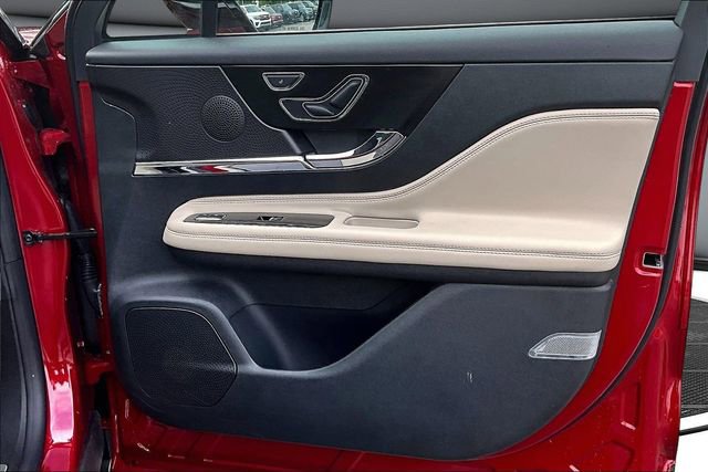 Used 2025 Lincoln Corsair Reserve AWD/4WD image 26