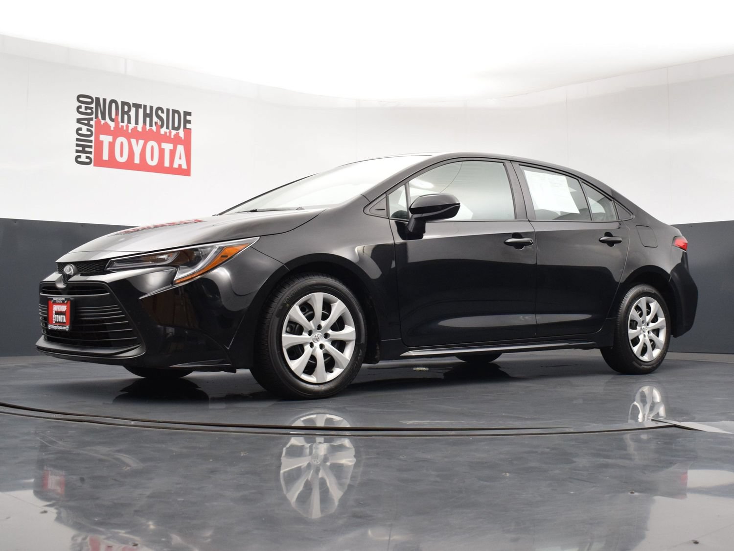 Used 2025 Toyota Corolla LE FWD image 30