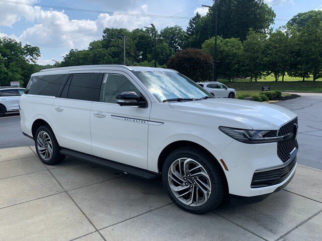 New 2027 Lincoln Navigator L Premier AWD/4WD image 7