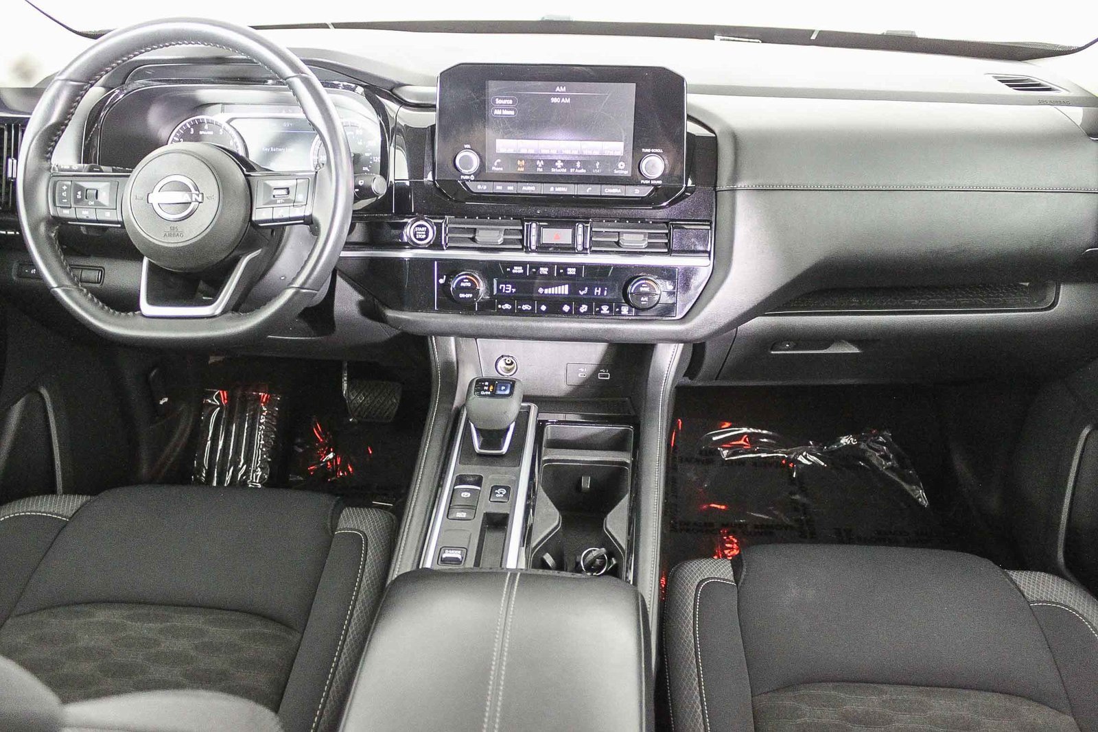 Used 2022 Nissan Pathfinder SV image 13