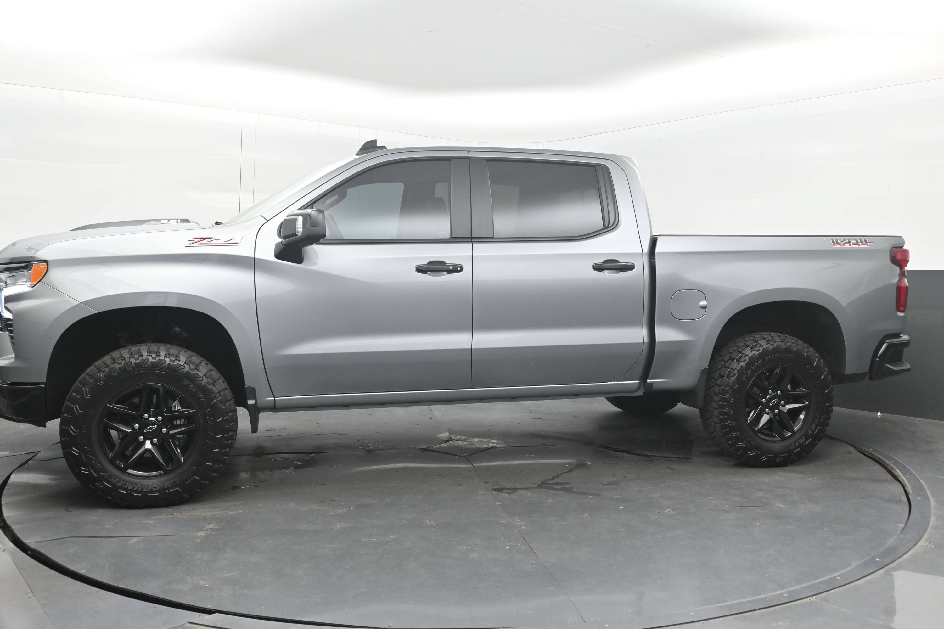 Used 2026 Chevrolet Silverado 1500 LT Trail Boss w/ LT Trail Boss Premium Package AWD/4WD image 5