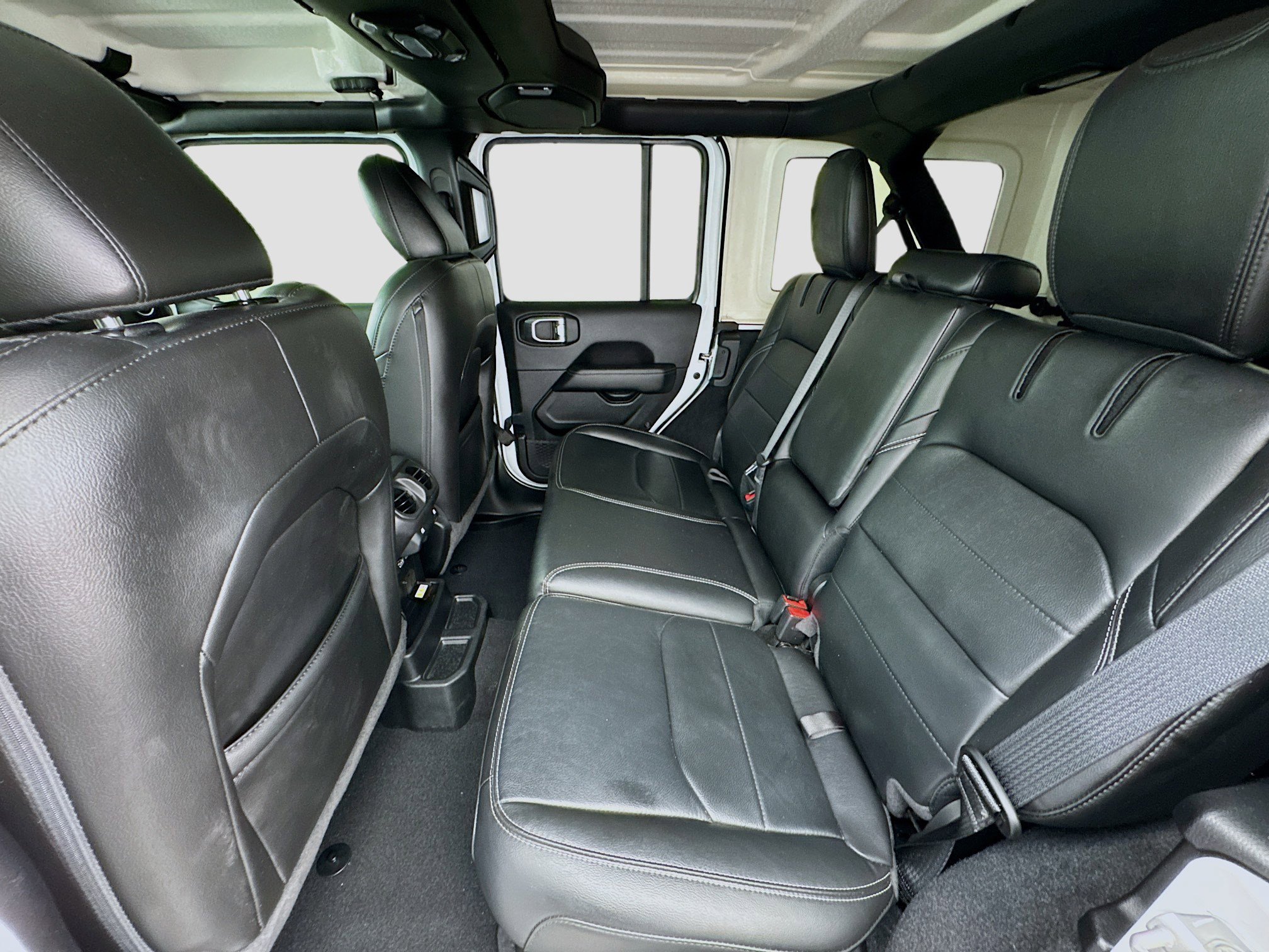 Used 2022 Jeep Wrangler Unlimited Sahara w/ Cold Weather Group image 15