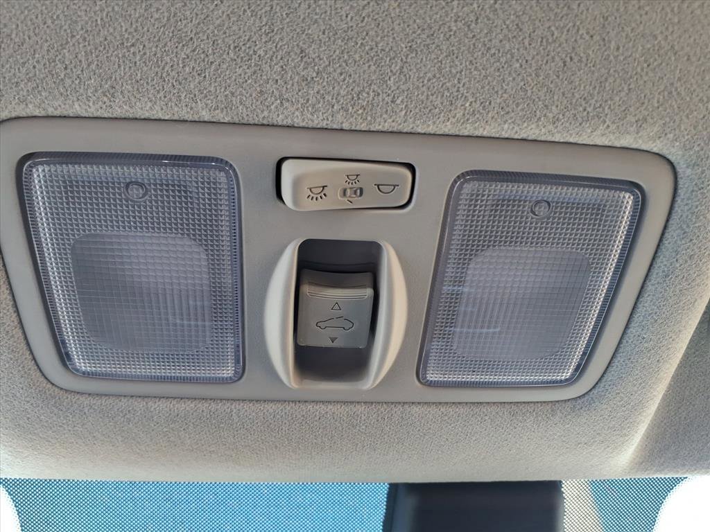 Certified 2025 Hyundai Venue SEL image 26