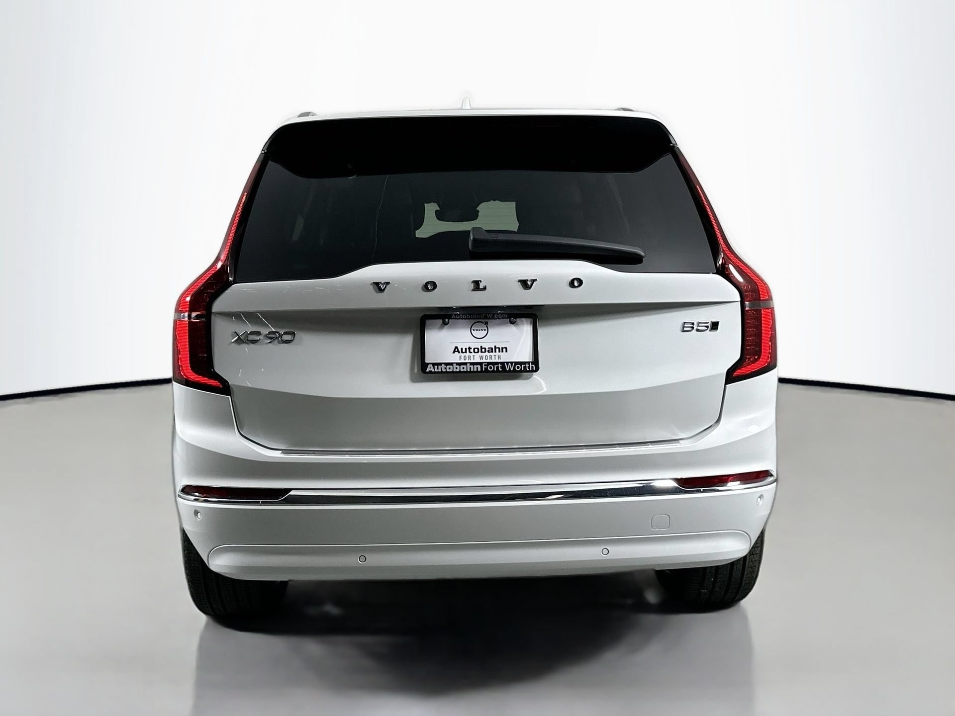 New 2026 Volvo XC90 B5 Plus w/ Protection Package Premier AWD/4WD image 7