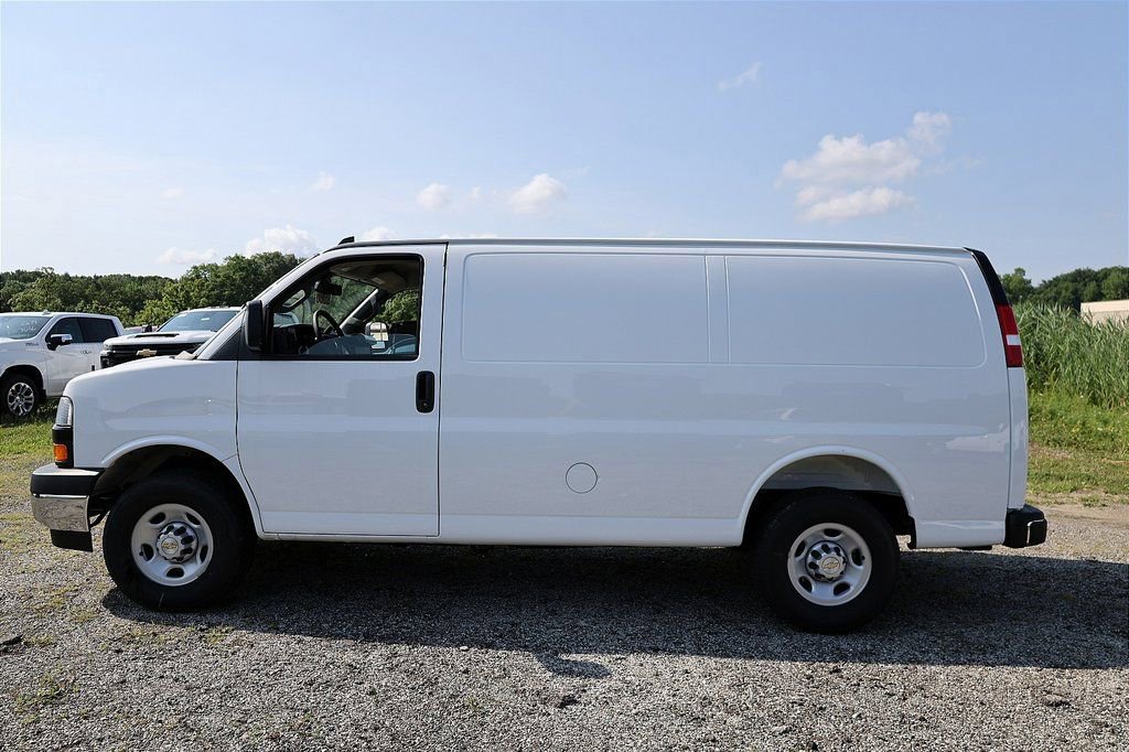 New 2025 Chevrolet Express 3500 w/ Driver Convenience Package RWD image 3
