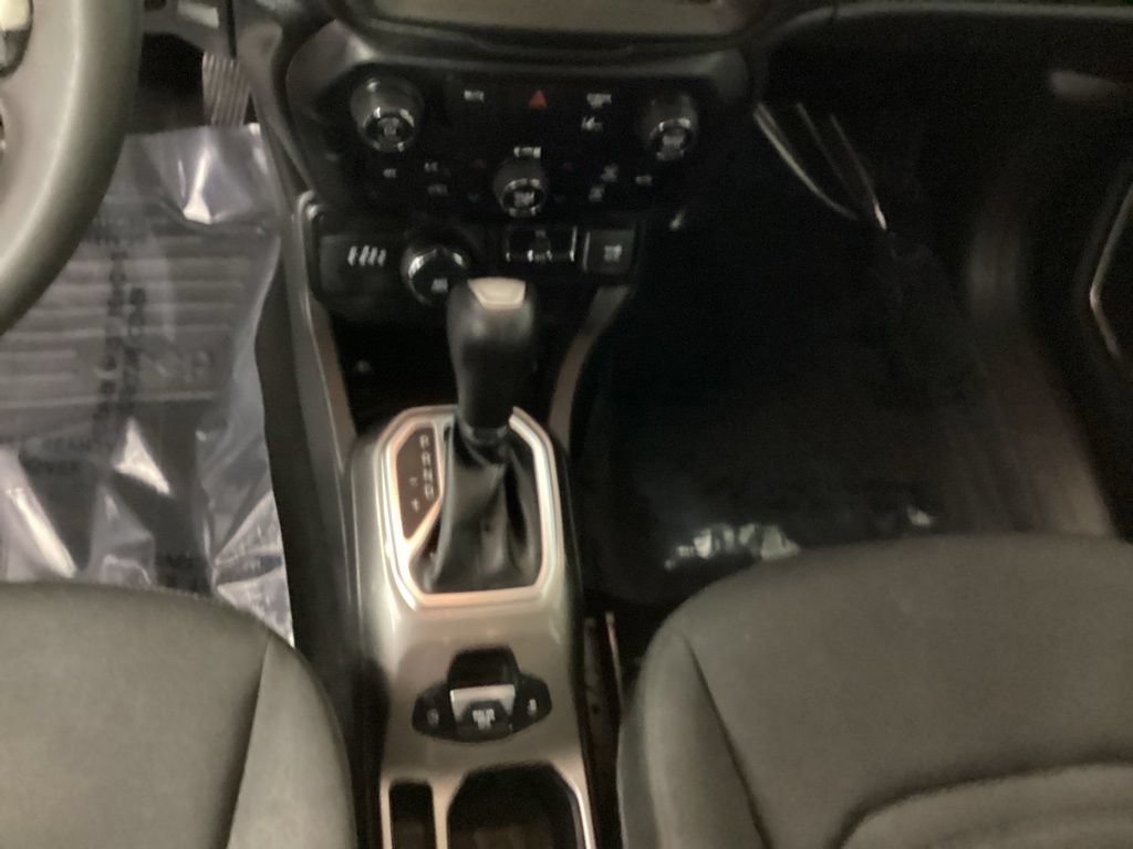 Used 2022 Jeep Renegade Latitude AWD/4WD image 18