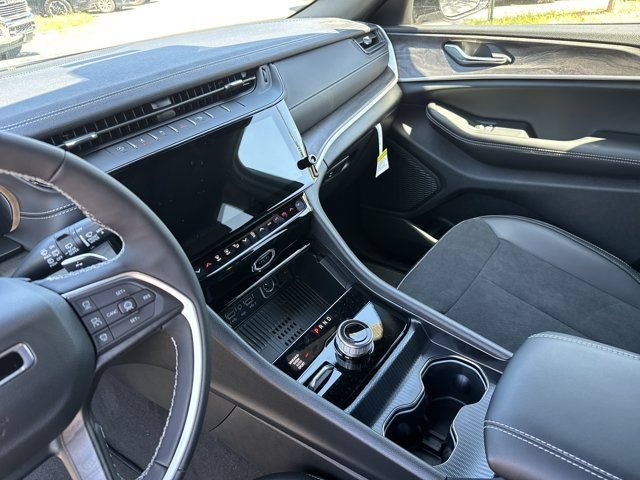 New 2027 Jeep Grand Cherokee Altitude AWD/4WD image 28