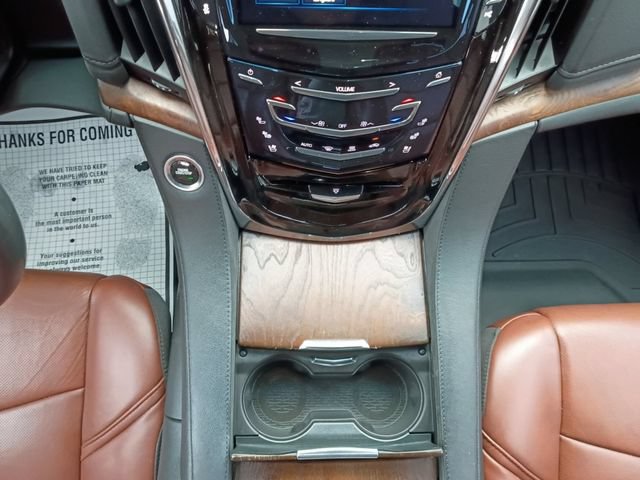 Used 2017 Cadillac Escalade Premium Luxury RWD image 3