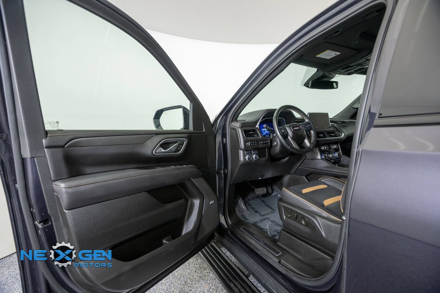 Used 2023 GMC Yukon XL AT4 w/ AT4 Premium Package AWD/4WD image 12