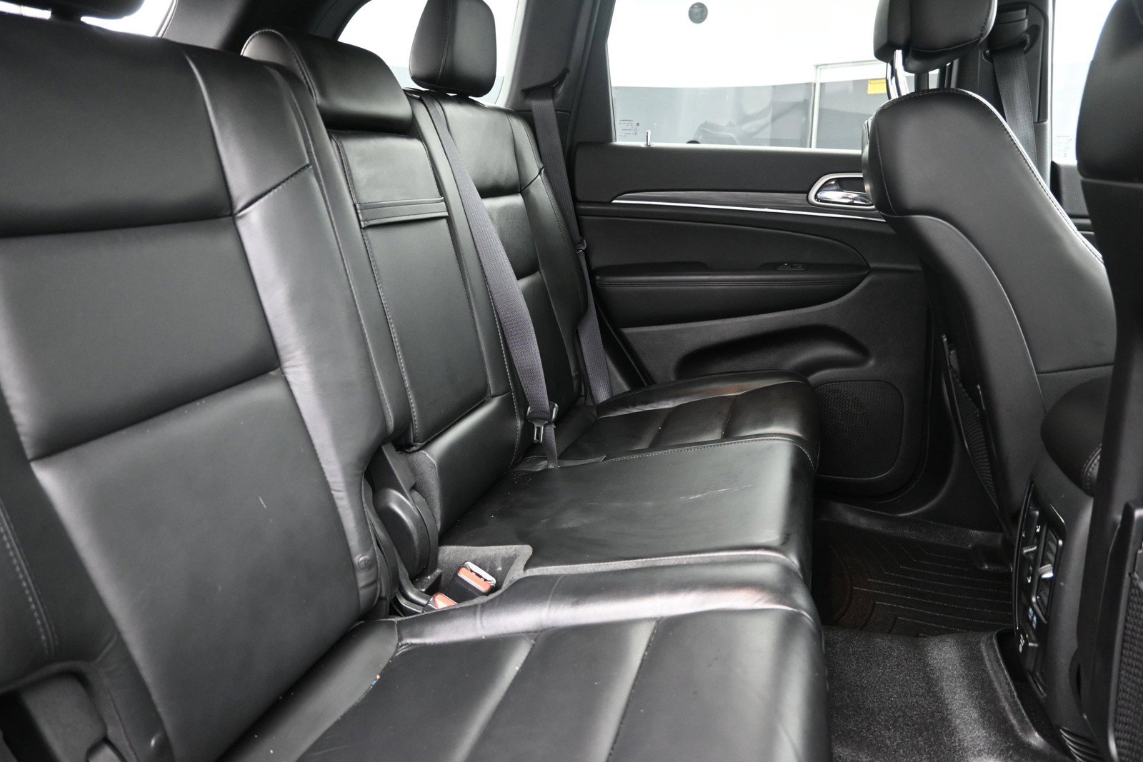 Used 2021 Jeep Grand Cherokee Limited AWD/4WD image 25