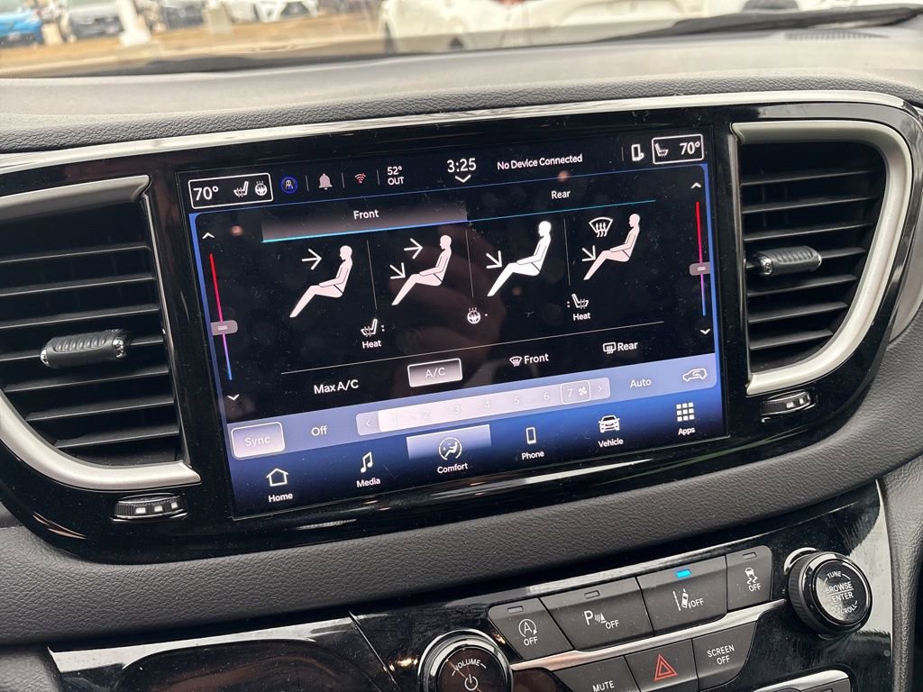 Used 2025 Chrysler Pacifica Select image 14